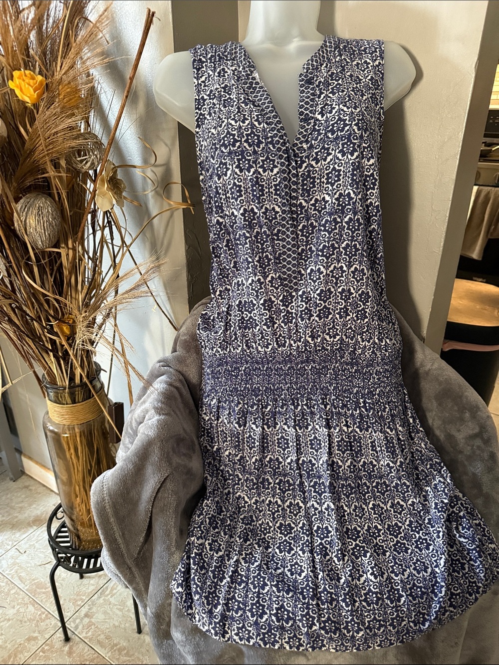 a.n.a Navy and White Sleeveless V-Neck Floral Dress